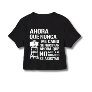 Baby Tee Lali Plástico - Ahora que nunca me caigo